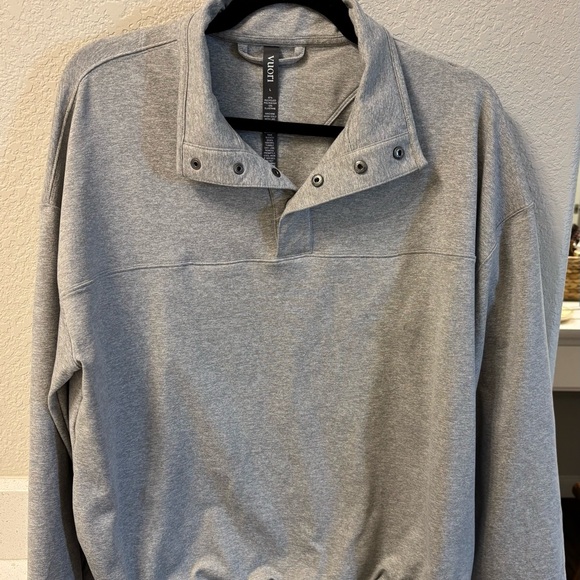 2 Woman’s Vuori Graphite Snap Mock Pullovers in Gray and Navy size large - Picture 4 of 8